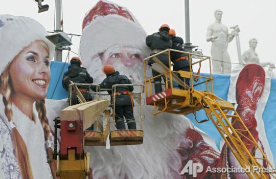 Santas took over the whole world (57 photos)