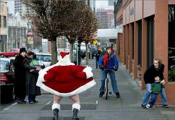 Santas took over the whole world (57 photos)
