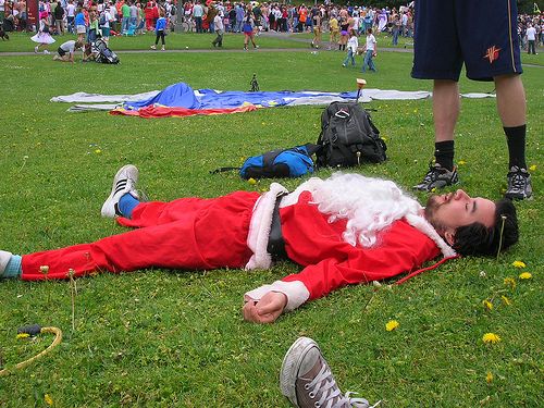 Santas took over the whole world (57 photos)