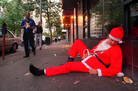 Santas took over the whole world (57 photos)
