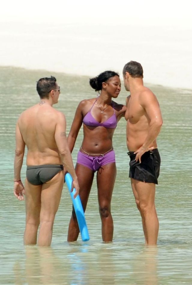 Naomi Campbell got some weight (7 photos)
