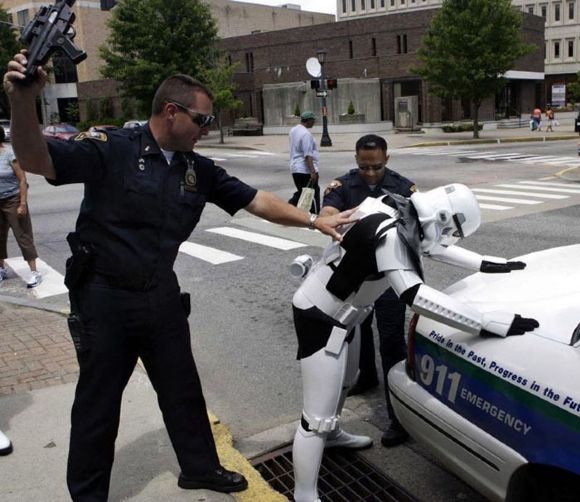 Stormtroopers in everyday life (23 photos)