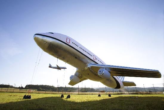 An inflatable plane (42 photos)