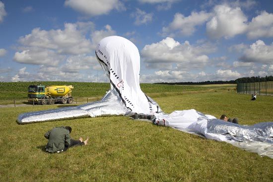 An inflatable plane (42 photos)