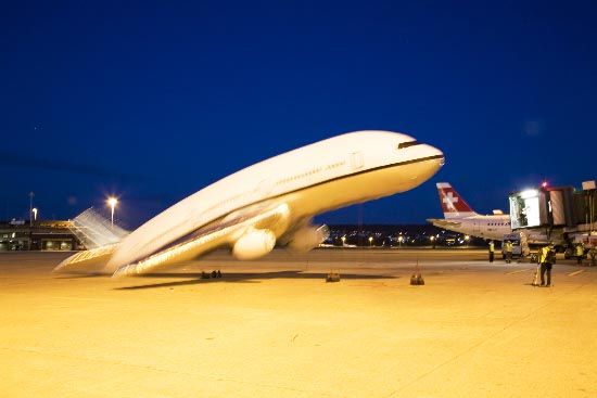 An inflatable plane (42 photos)