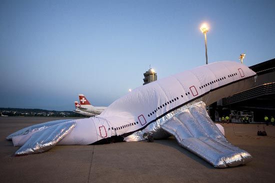 An inflatable plane (42 photos)