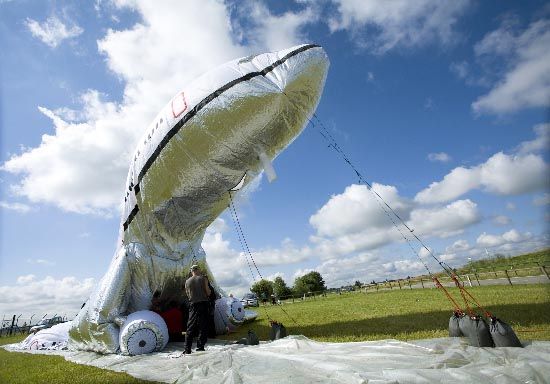 An inflatable plane (42 photos)