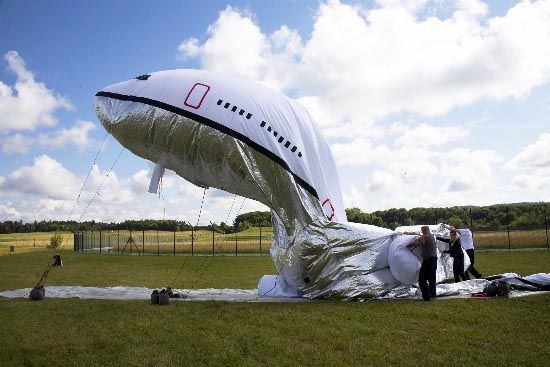 An inflatable plane (42 photos)