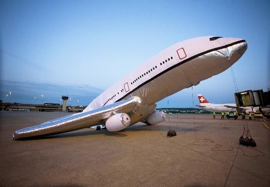 An inflatable plane (42 photos)