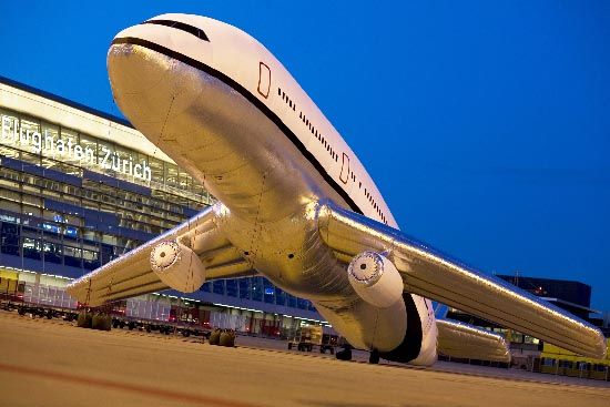An inflatable plane (42 photos)