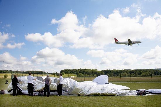 An inflatable plane (42 photos)