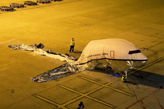 An inflatable plane (42 photos)