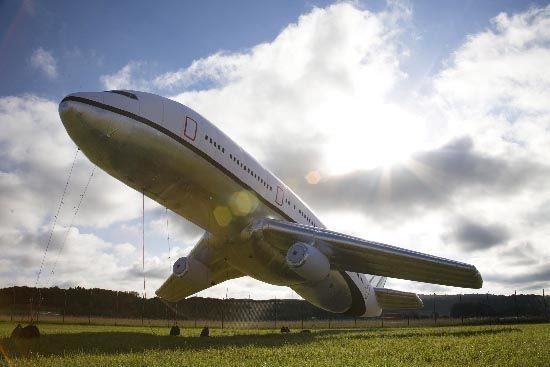 An inflatable plane (42 photos)