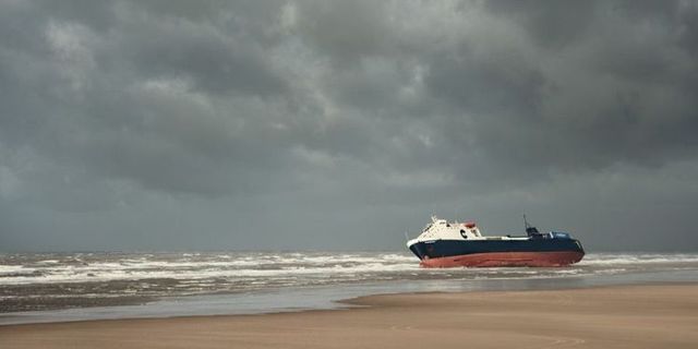 A boat on the shore (9 photos)