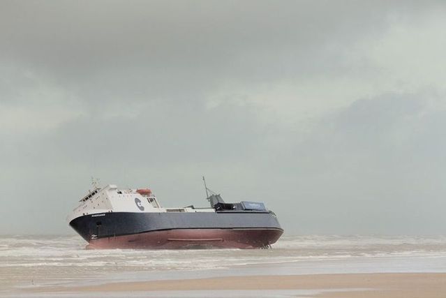 A boat on the shore (9 photos)