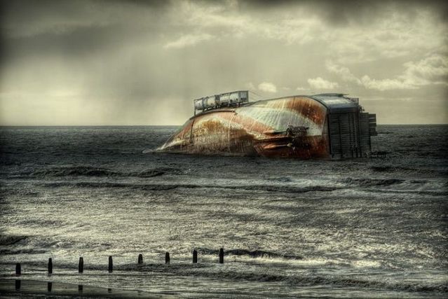 A boat on the shore (9 photos)