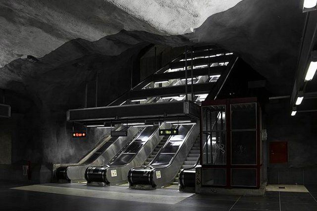 Stockholm subway, very creative! (17 photos)