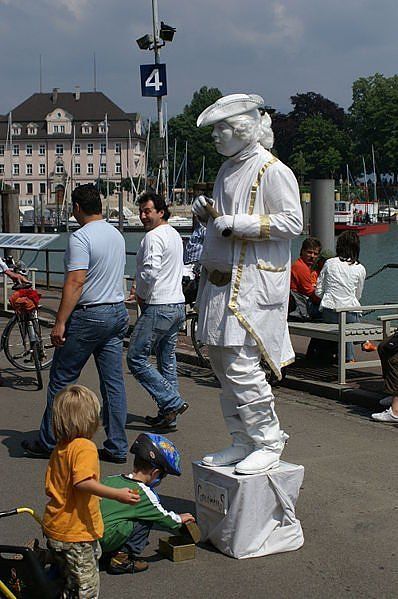 Amazing statues come alive (15 photos)