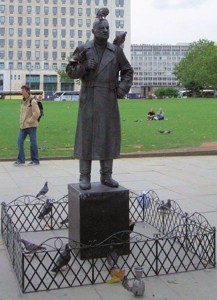 Amazing statues come alive (15 photos)