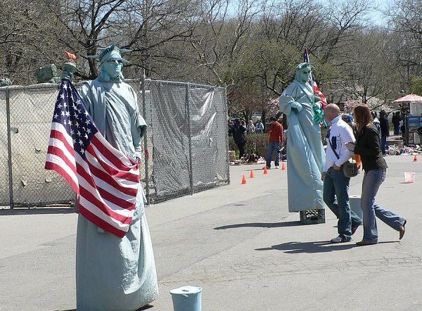 Amazing statues come alive (15 photos)