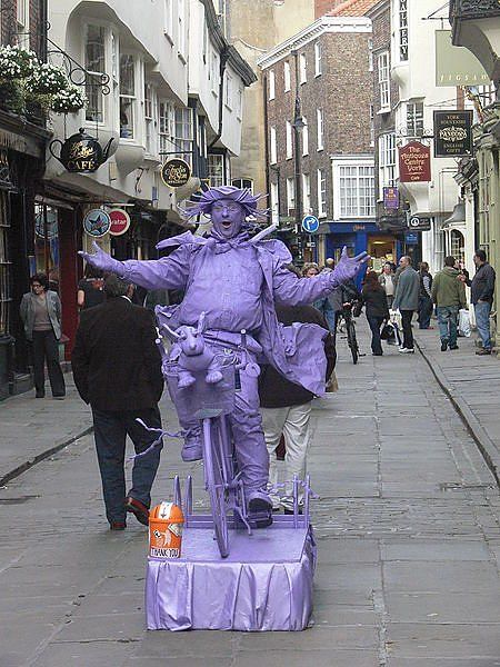 Amazing statues come alive (15 photos)