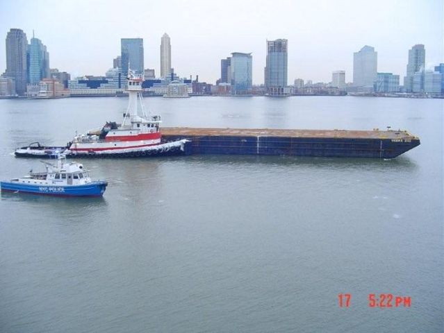 How they called up a plane from Hudson River (21 photos)