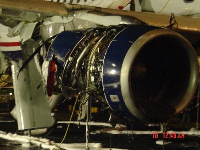 How they called up a plane from Hudson River (21 photos)