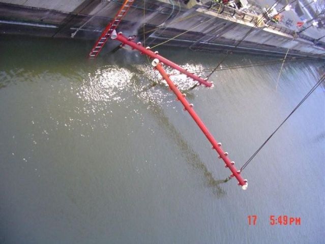 How they called up a plane from Hudson River (21 photos)