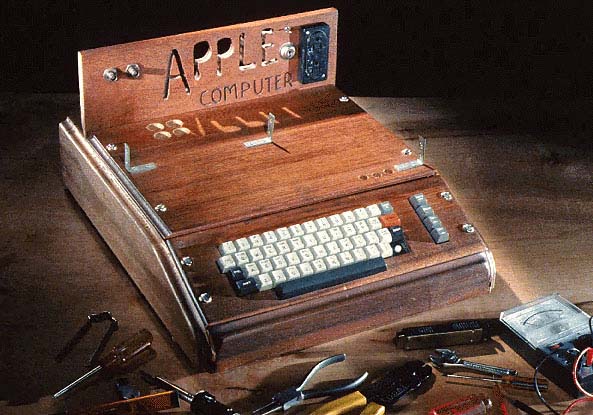25 years of Apple evolution in pictures (97 photos)