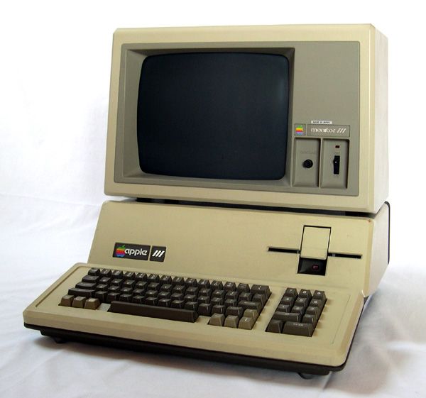 25 years of Apple evolution in pictures (97 photos)