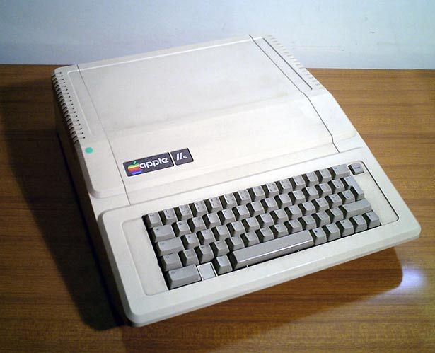 25 years of Apple evolution in pictures (97 photos)