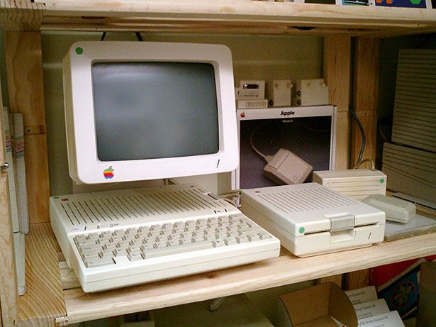 25 years of Apple evolution in pictures (97 photos)