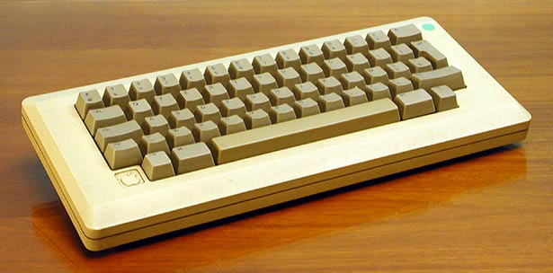 25 years of Apple evolution in pictures (97 photos)