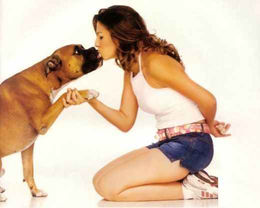 Kisses with animals (13 photos)