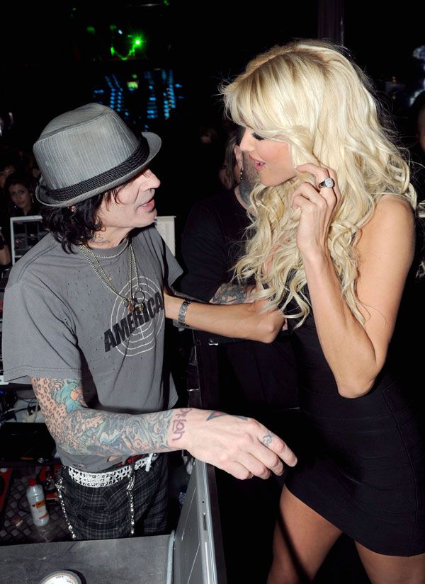 Tommy Lee and Victoria Silvstedt (9 photos)