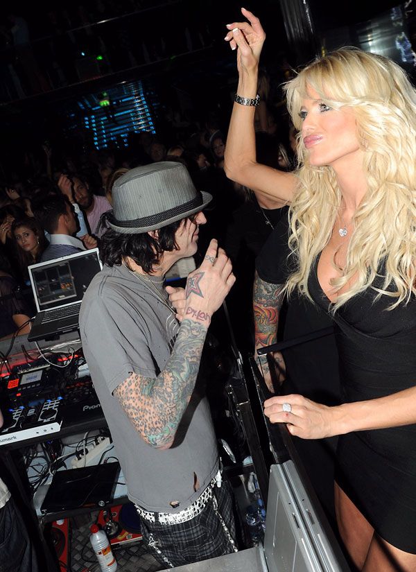 Tommy Lee and Victoria Silvstedt (9 photos)