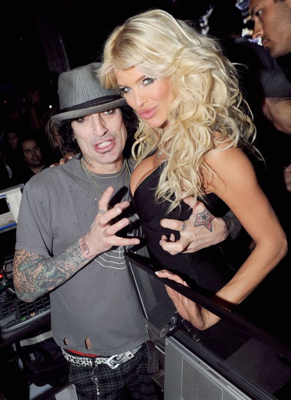 Tommy Lee and Victoria Silvstedt (9 photos)