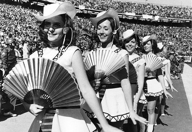 Super Bowl Entertainment (17 photos)