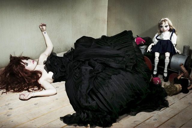 Avril Lavigne in an interesting photoshot (6 photos)