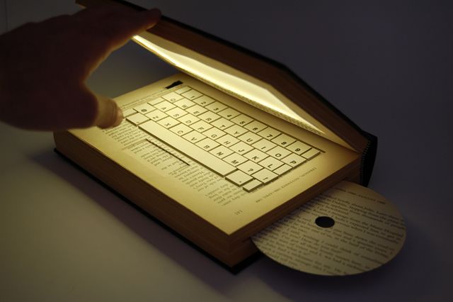 Cool. Laptop-book (3 photos)