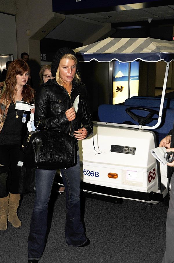 Jessica Simpson in a bad shape (6 photos)