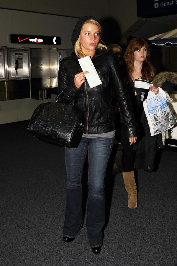 Jessica Simpson in a bad shape (6 photos)