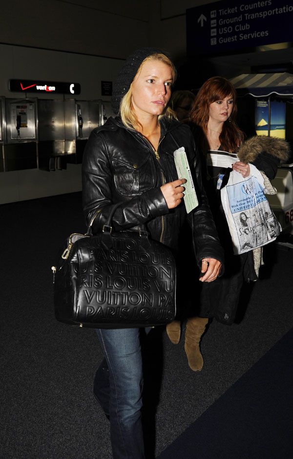Jessica Simpson in a bad shape (6 photos)