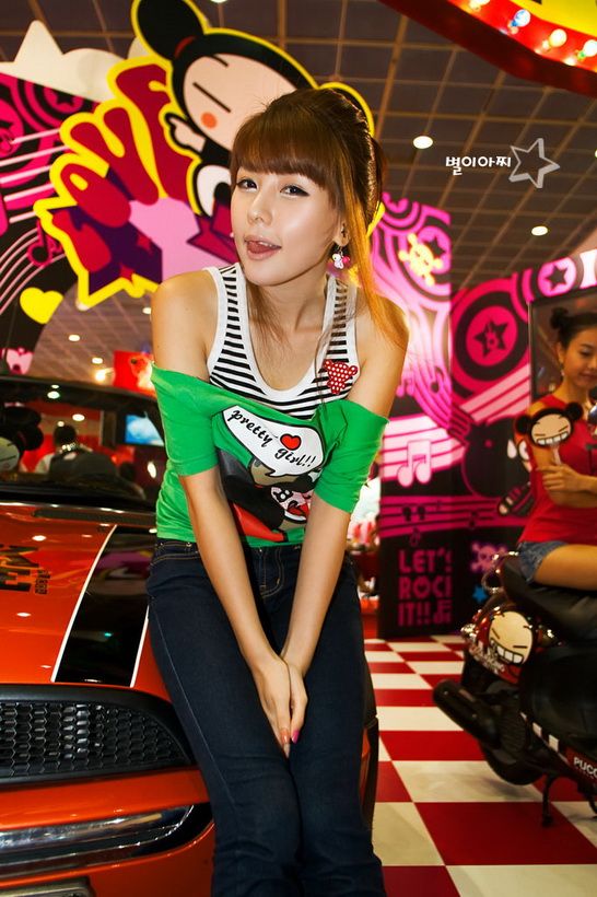 Pretty Asian girls (15 photos)