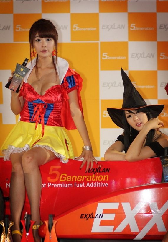 Pretty Asian girls (15 photos)