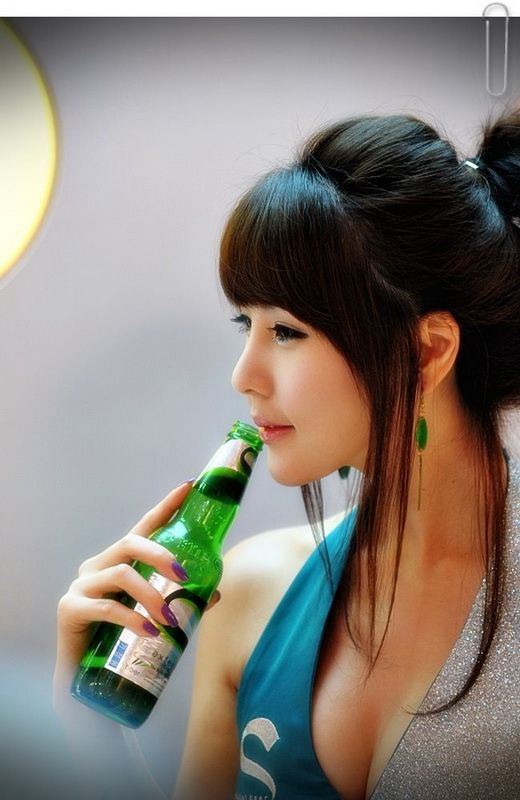 Pretty Asian girls (15 photos)