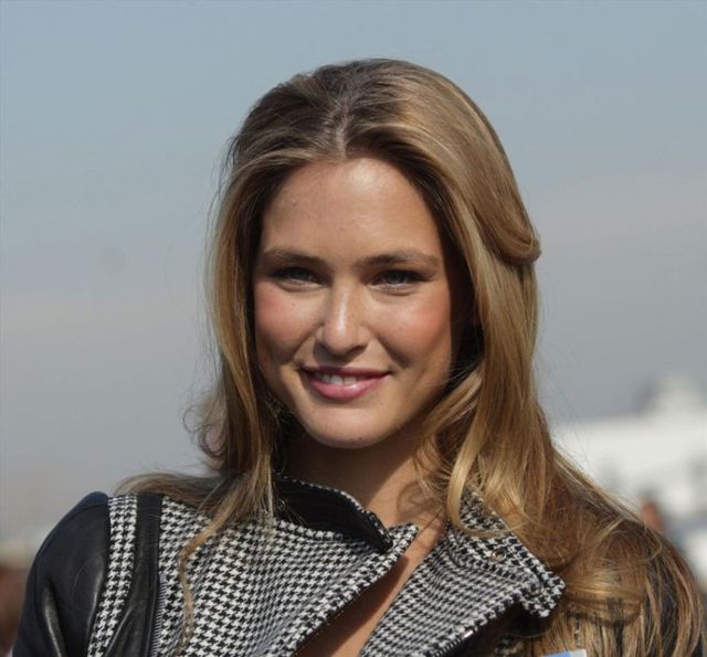 Bar Rafaeli at launch SI plane (20 photos)