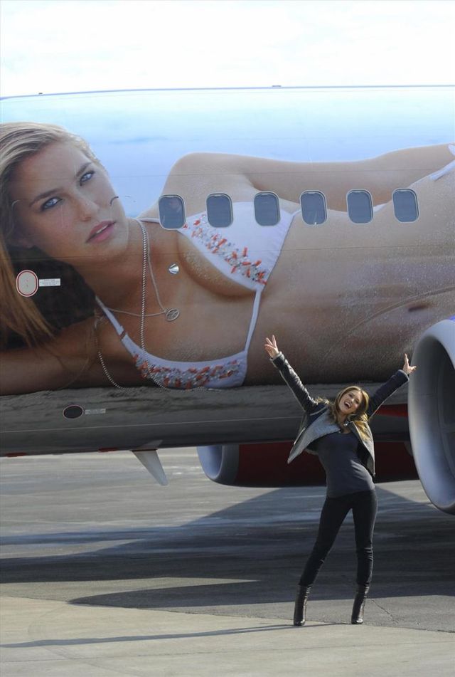 Bar Rafaeli at launch SI plane (20 photos)