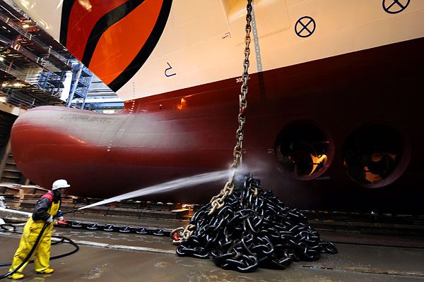 AIDALuna Cruise ship was put on the water (10 photos)