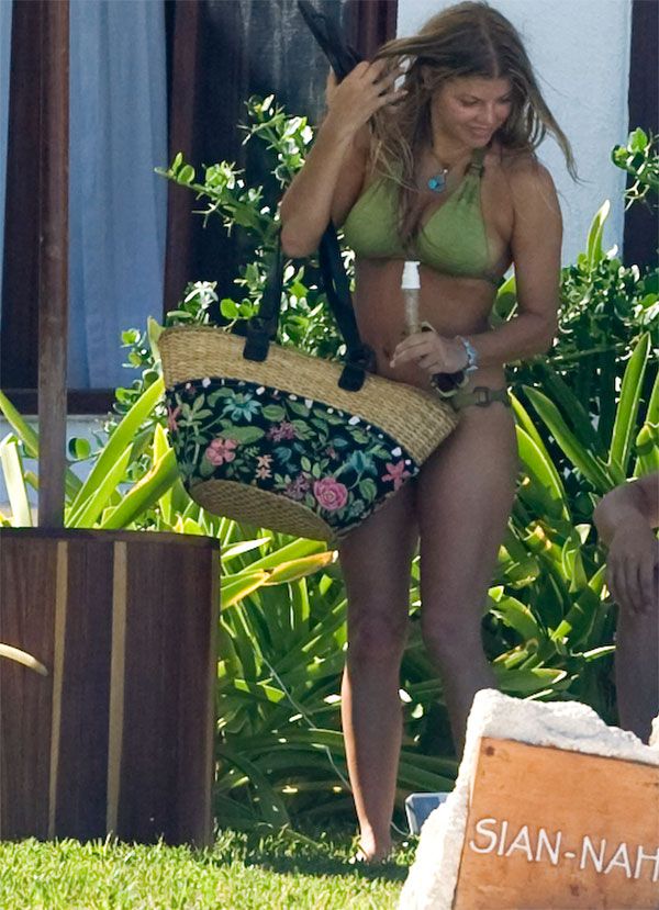 Fergie in bikini (9 photos)